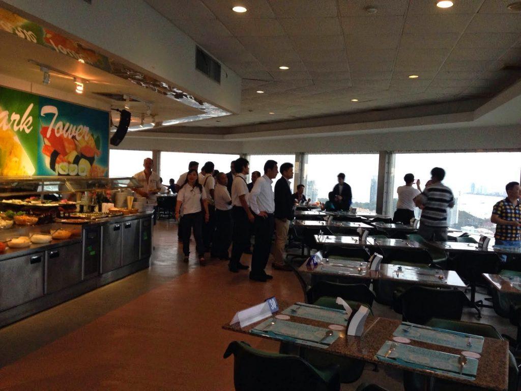 Можно полюбоваться видом из Panorama revolving restaurant