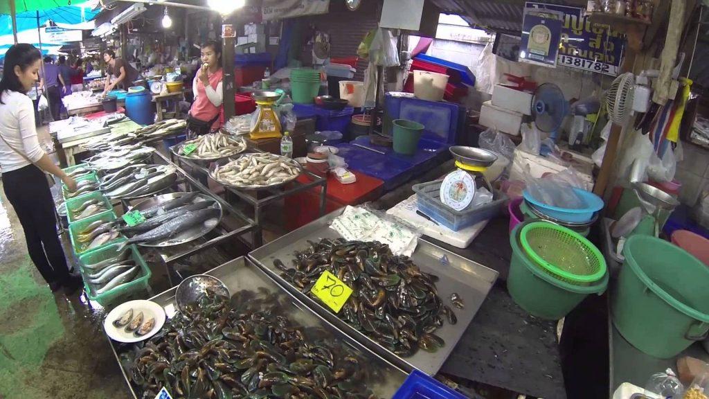 Широкий ассортимент Naklua fish market