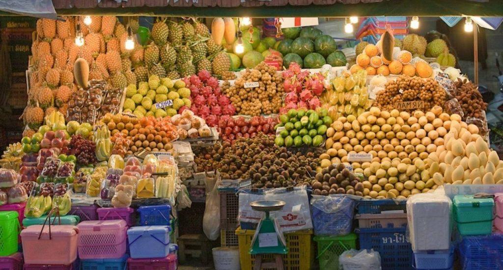 Фруктовое изобилие на Рынке Tapong fruit market