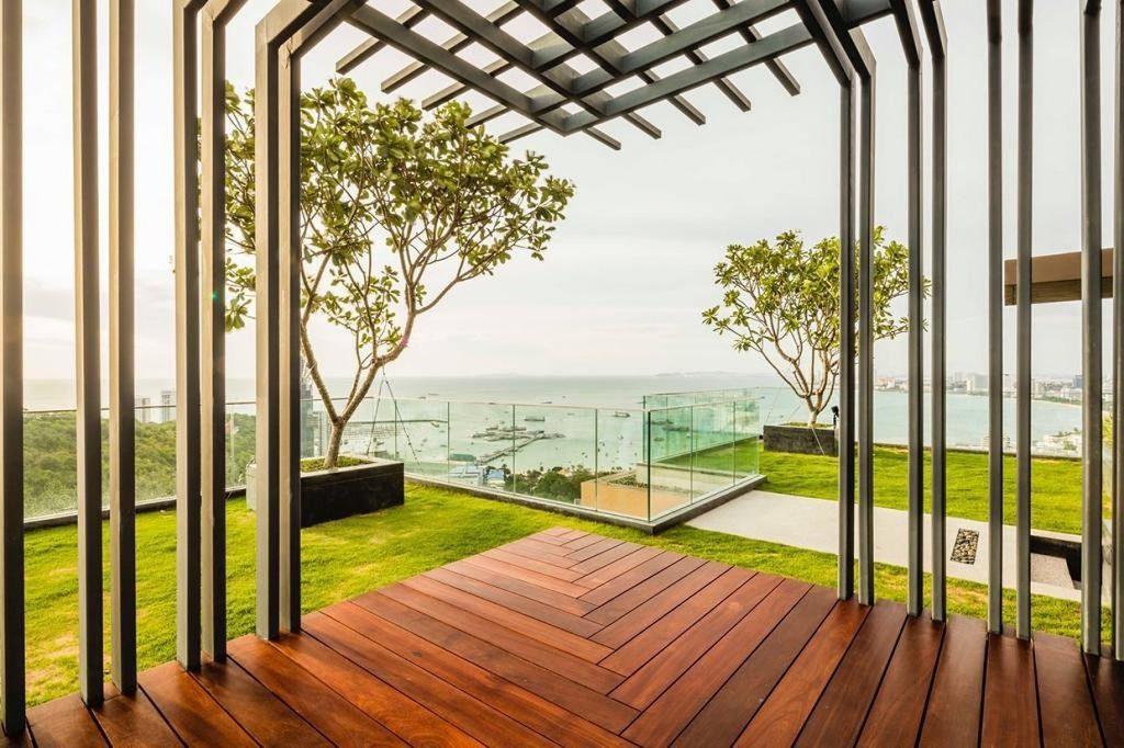 Небольшой сад на крыше Unixx condo