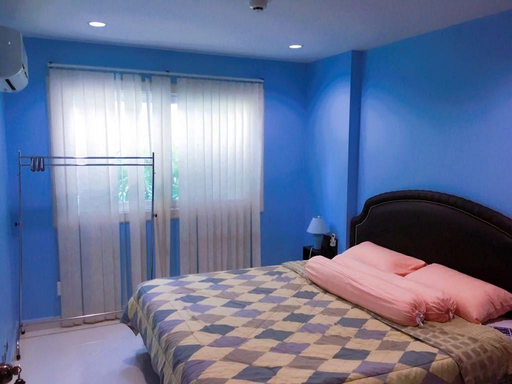 Спальня в квартире в Park Lane