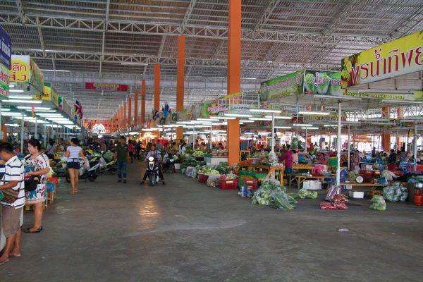 Ratanakorn Market внутри