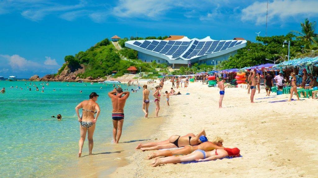 Отличный пляж Ко Лан в Паттайи подойдет для прекрасного отдыха