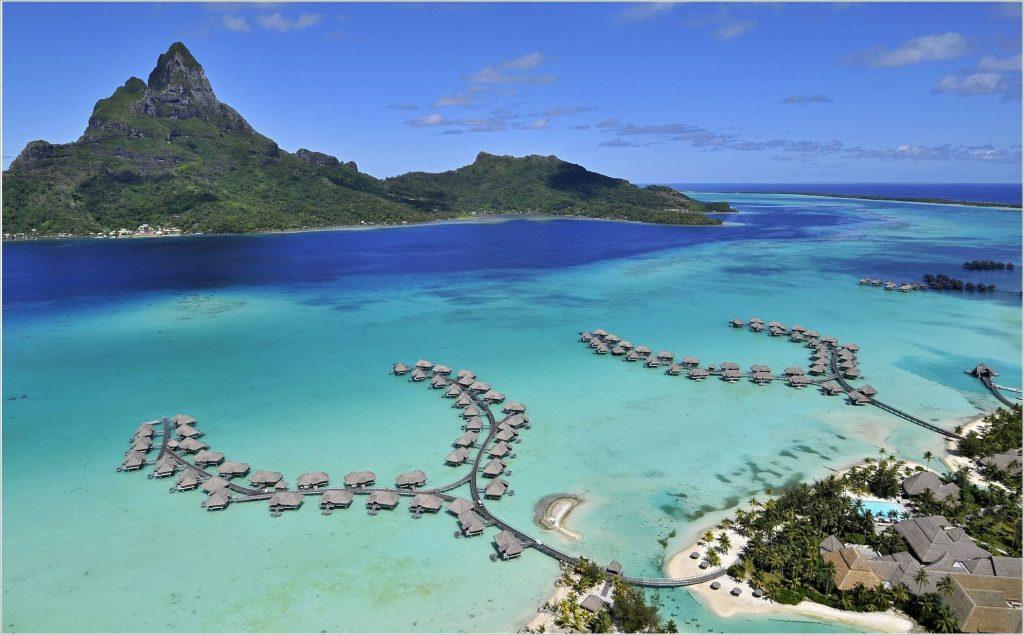 На острове Ко Лан можно остаться с ночевкой