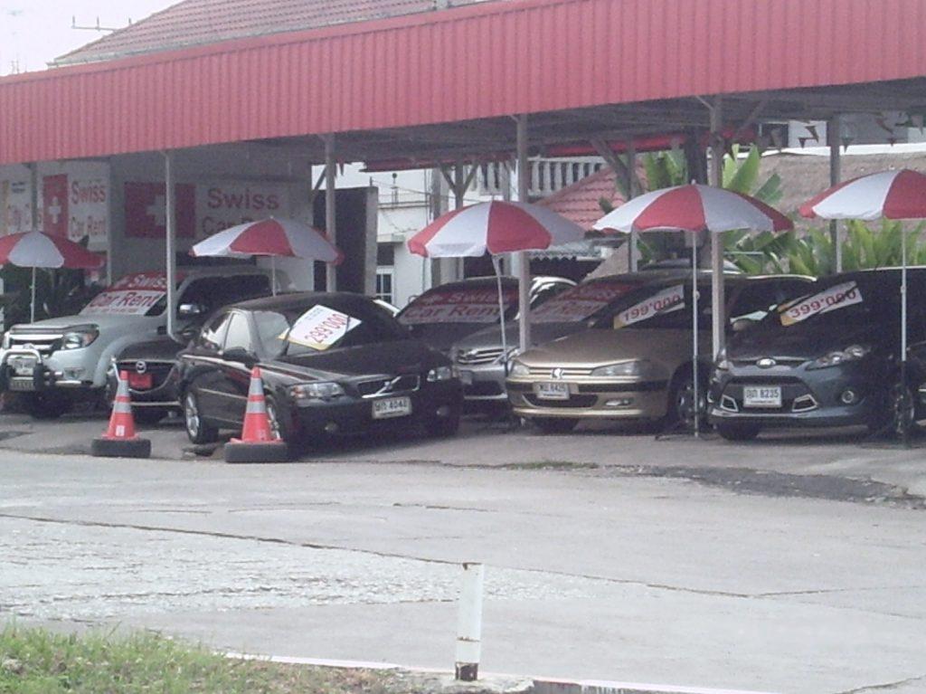 Для аренды выставляются как эконом варианты, так и более дорогие марки машин