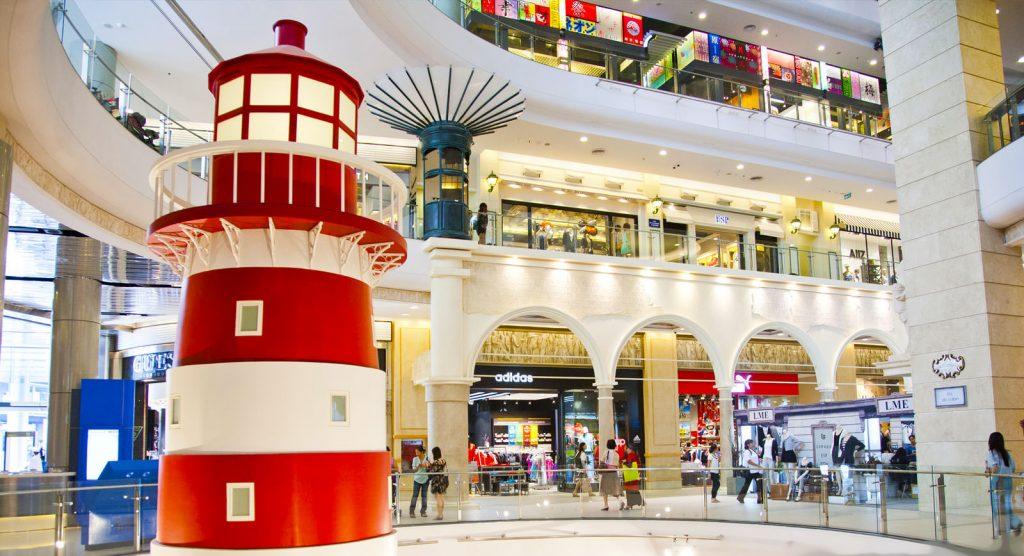 Маяк, расположенный в терминале 21, на самом деле высокий