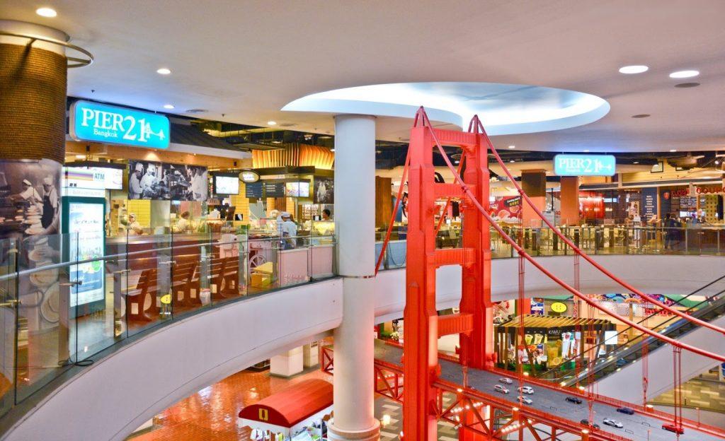 декор этажей Терминала 21 просто завораживает своей грандиозностью