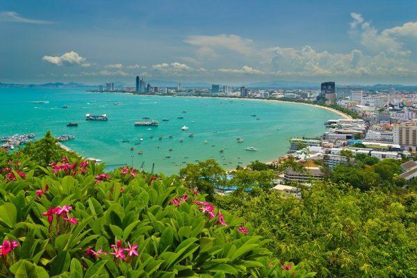 вид на курортный город Паттайя